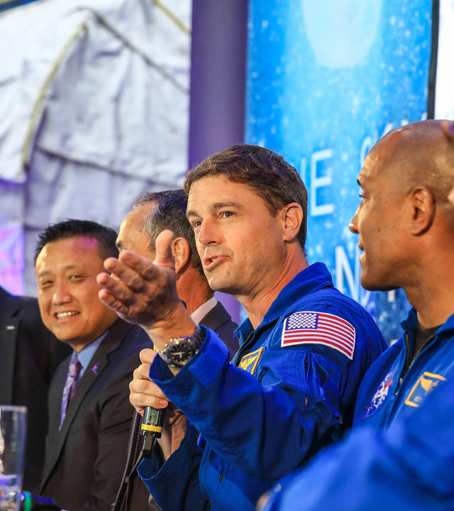 Artemis II crew visits Orion ESM at Airbus Bremen