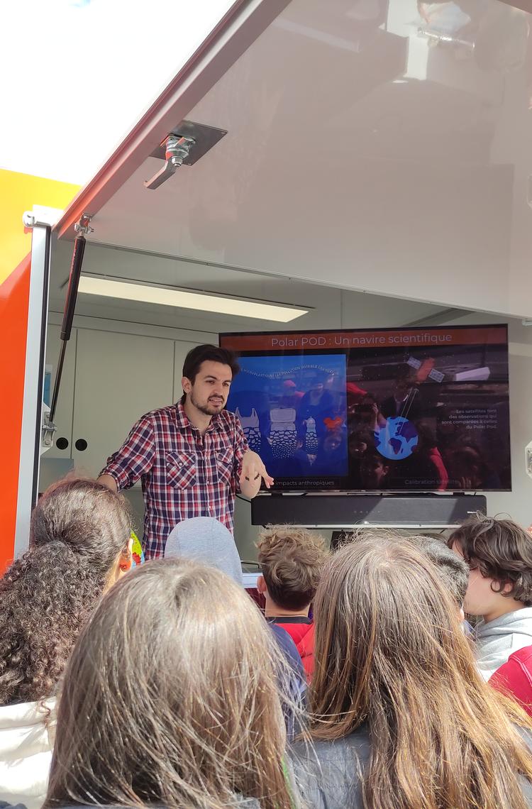 The PolarPODibus aims to provide an insight into the Polar POD expedition and improve understanding of its scientific objectives The PolarPODibus aims to provide an insight into the Polar POD expedition and improve understanding of its scientific objectives