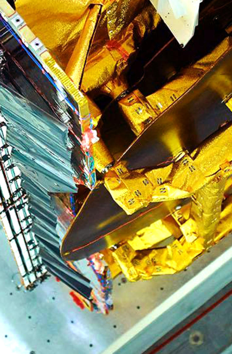 Vibration test satellite clean room