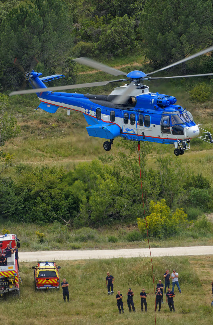 Firefighting training with an H225 Airtelis Firefighting training with an H225 Airtelis
