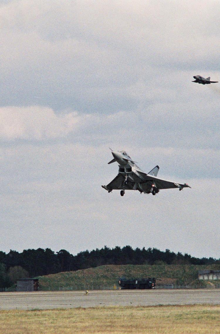 Erstflug EF