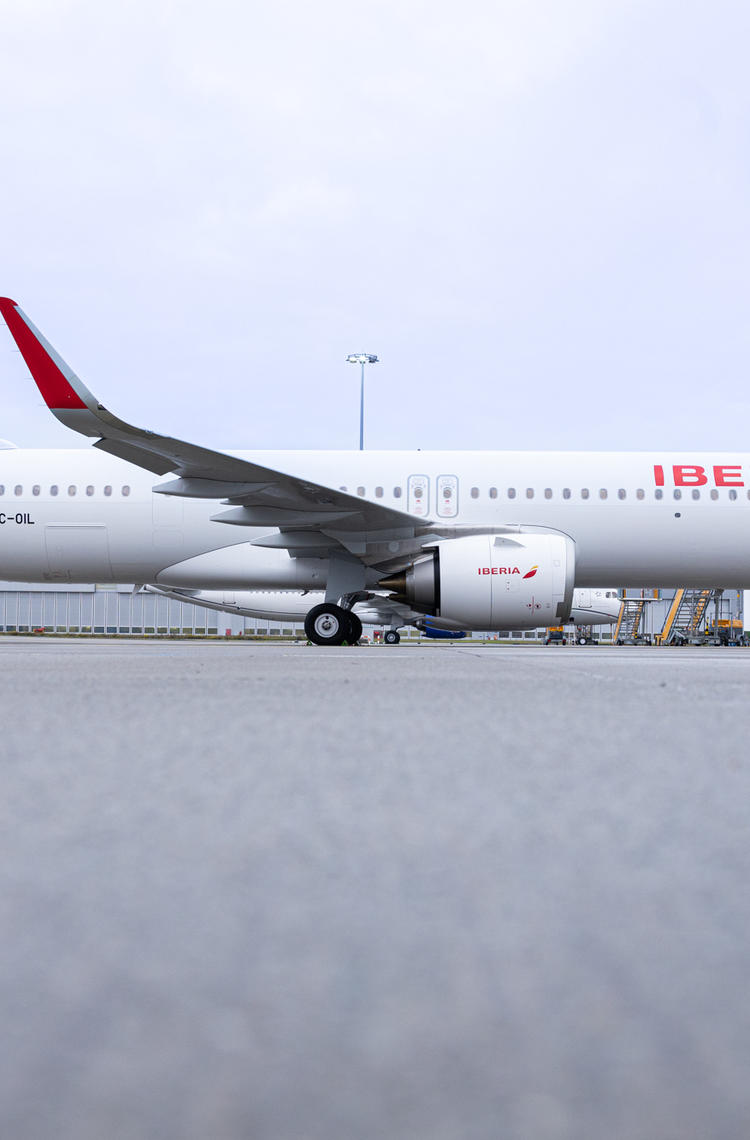 Iberia’s brand new Airbus A321XLR being prepared for its ferry flight to Madrid.