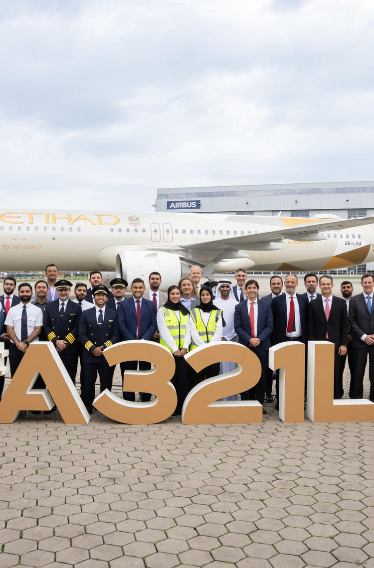Etihad Airways Delivery single-aisle Airbus A321LR 