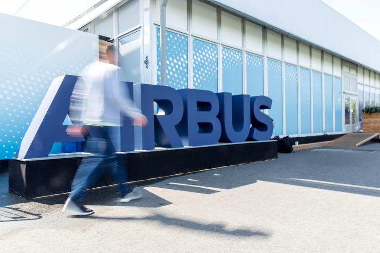 Airbus logo ambiance site entrance