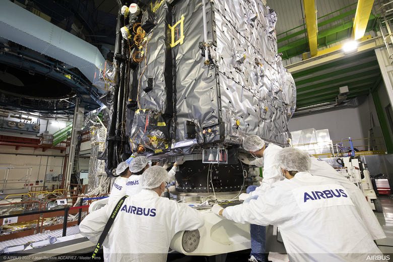 JUICE Thermal Vaccum test preparations © Airbus2022
