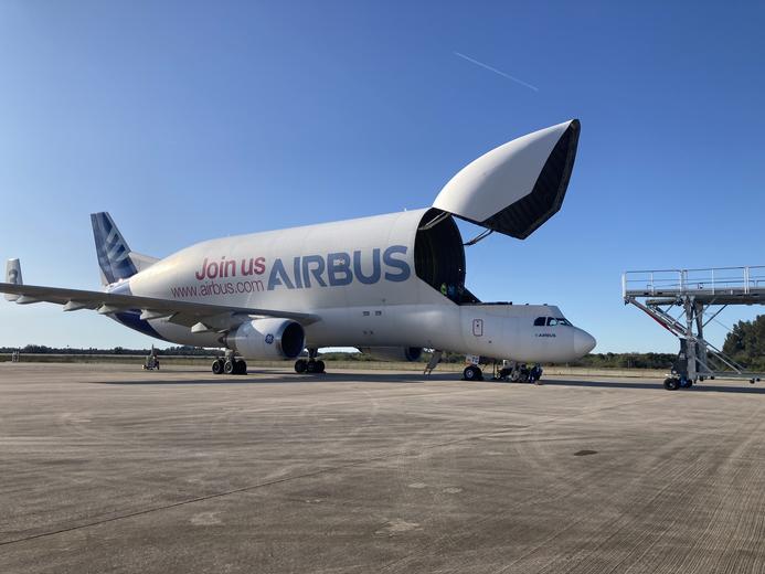 Beluga-SLF-After-Taxi-in-Kennedy-Space-Center