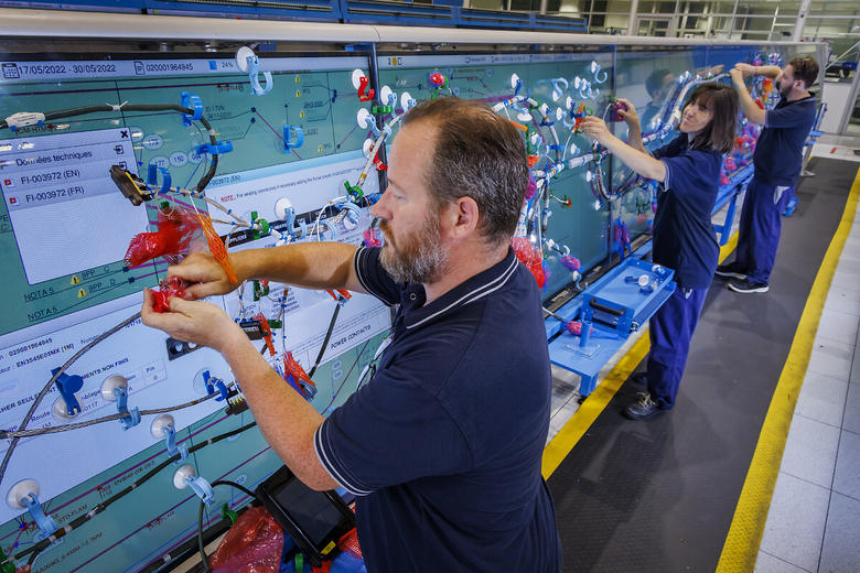 Intégrateur câbleur aéronautique