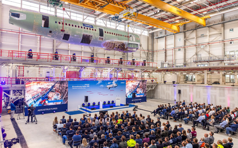 Inauguration 321XLR hangar