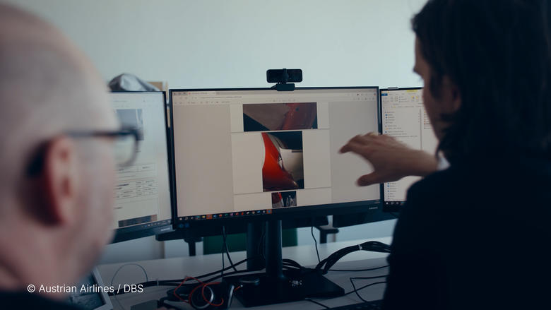 world_maintenance_day_aircraft_repair_airbus_austrian_airlines_working_party