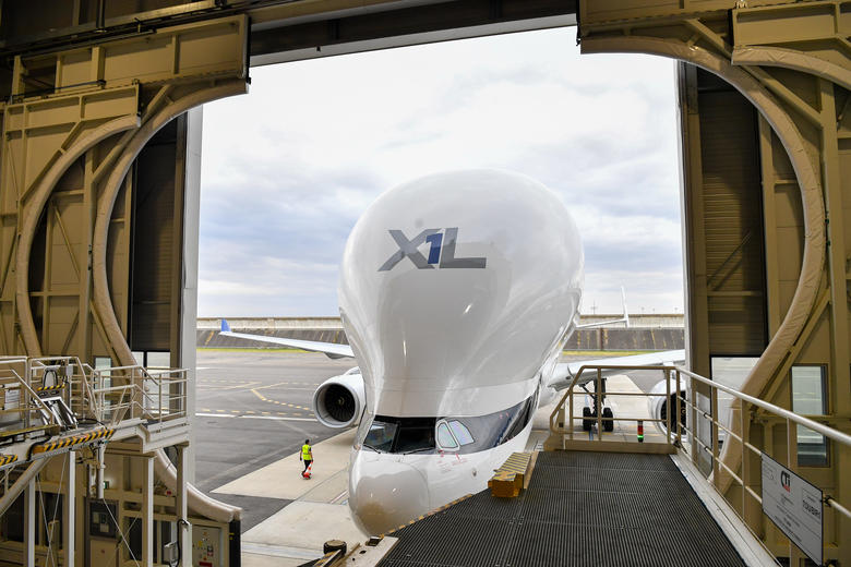 A350F section 15-21 out of Beluga central fuselage