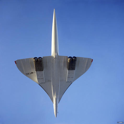 Concorde flying
