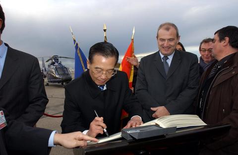 Signature of EC175 cooperation agreement 