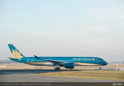 A350-900 Vietnam Airlines MSN017 ferry flight - taxiing