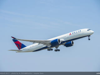 Take off A350-900 Delta Air Lines