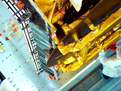Vibration test satellite clean room Vibration test satellite clean room