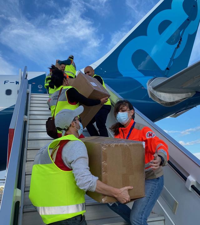 Airbus-Corporate-Foundation-relief-flight-loading-DCR-Congo Airbus-Corporate-Foundation-relief-flight-loading-DCR-Congo