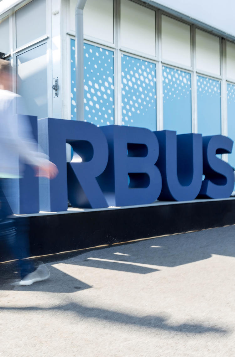 Airbus logo ambiance site entrance